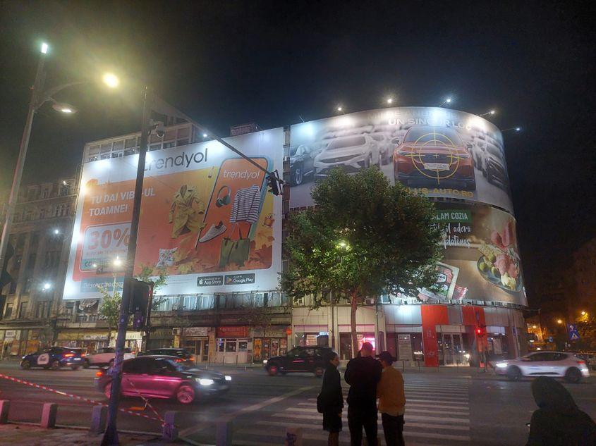 Pânze/Mesh-uri publicitare, Blvd. Magheru, București.
Foto: Andrei Gudu