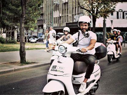 Scutere, biciclete, trotinete? "Nu vom mai avea unde să parcăm toate mașinile, o să le punem una peste alta"