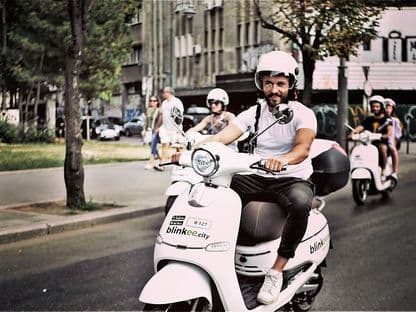 Scutere, biciclete, trotinete? "Nu vom mai avea unde să parcăm toate mașinile, o să le punem una peste alta"