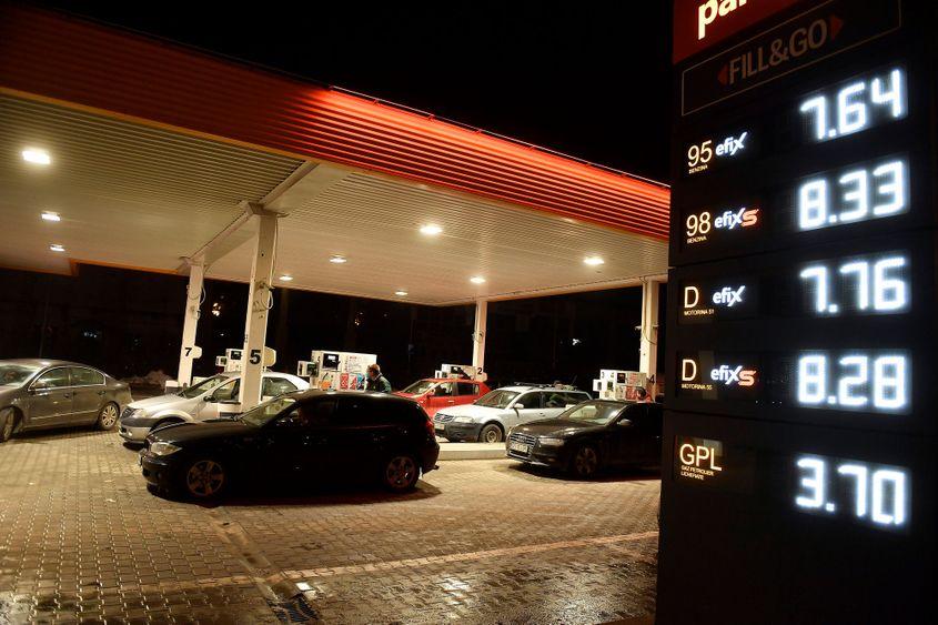 Scumpirea carburanților ține de jocul cererii și ofertei pe piețele internaționale, în care războiul din Ucraina e doar o parte a ecuației. Inquam Photos / Alex Nicodim
