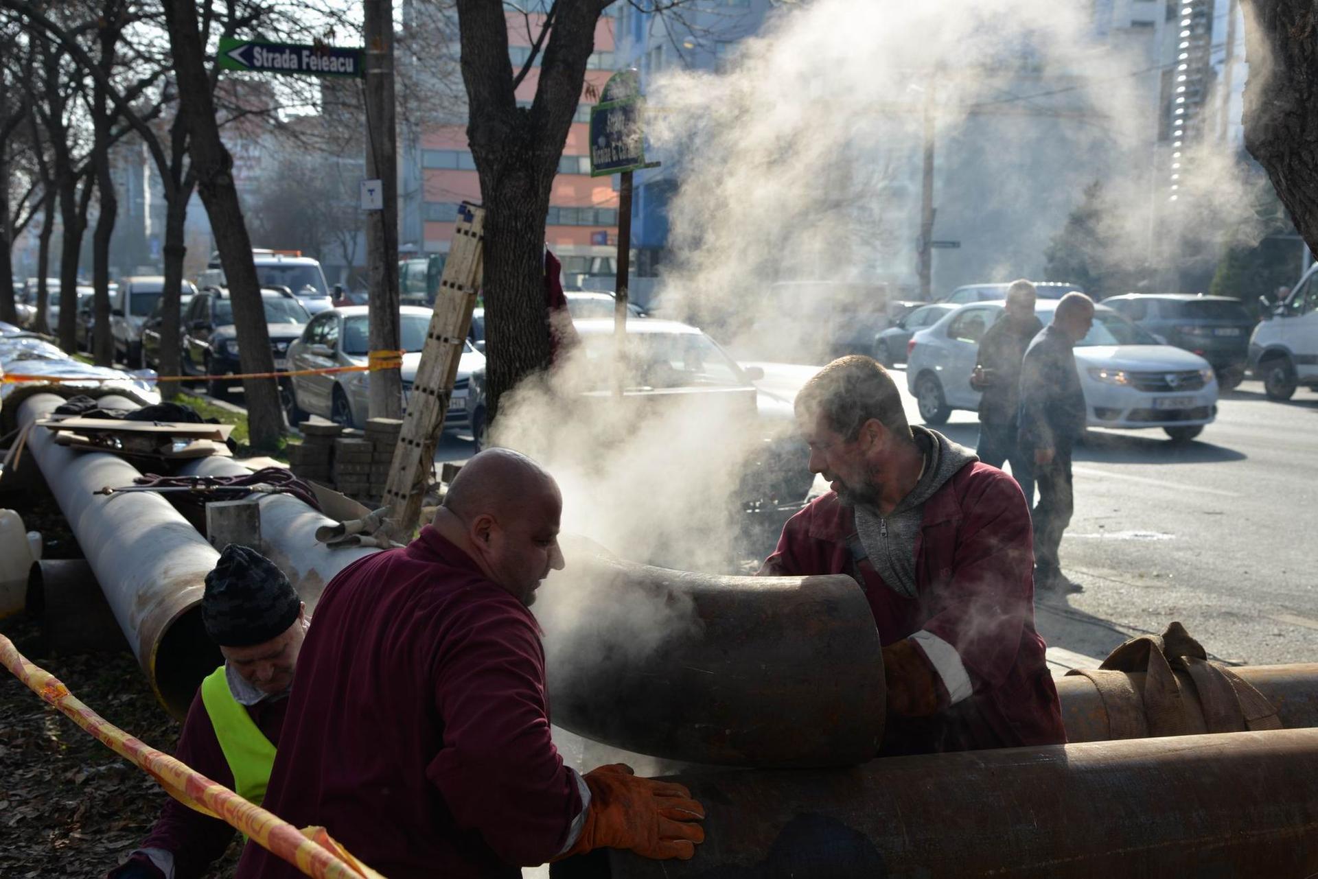 Lucrări la rețeaua de termoficare RADET pe strada Nicolae Caranfil, Sector 1 București. Foto: Lucian Muntean