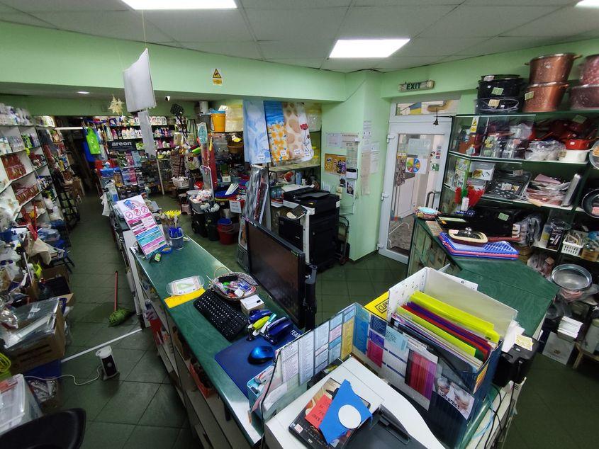 Magazinul lui Ionuț face, informal, educație digitală în Berceni. Foto: arhiva personală Ionuț Mareș