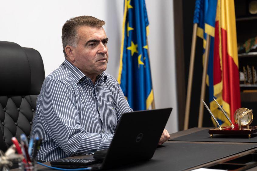 Primarul din Comuna Luna, Aurel Giurgiu, susține că sumele de bani plătite ca redevență pentru închirierea terenului sunt unele corecte. <strong>Sursa foto: Raul Ștef</strong>