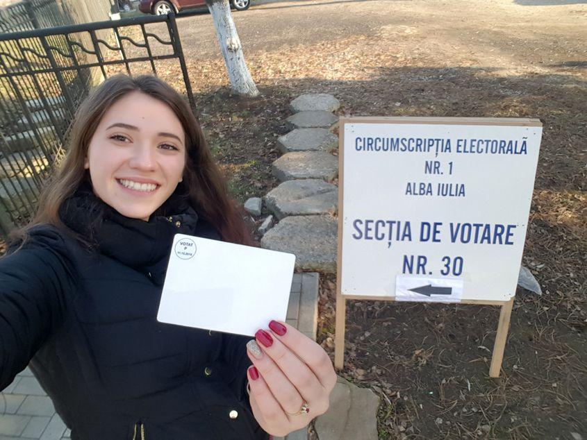 Bianca Miruna Barna a împlinit 18 ani pe 4 septembrie 2016. Duminică a votat pentru prima oară