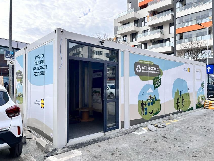 Până în acest moment, sunt înscriși 67.000 de operatori economici în sistem (producători și comercianți). Însă doar 20.000 dintre ei au semnat contractele pentru reciclare, cele care îi fac eligibili să colecteze ambalajele sistemului garanție - returnare. Foto: Mircea Pătrașcu