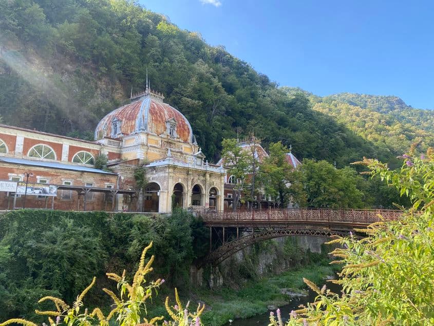 Băile Neptun din Băile Herculane, într-o zi caniculară de august. Foto: Oana Moisil