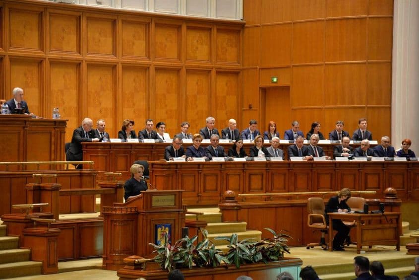 Parlamentul își pierde încet rolul atribuit de Constituție, sub presiunea politică Foto: Lucian Muntean