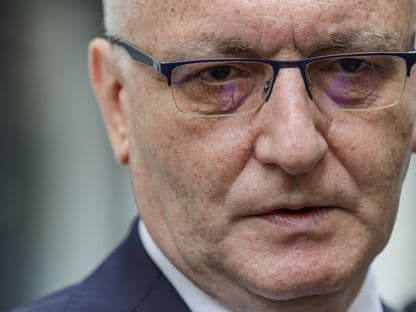 Cum legiferează Sorin Cîmpeanu în interes propriu: a plagiat în 2006, ca universitar, iar în 2022, ca ministru, încearcă să-și auto-amnistieze plagiatul