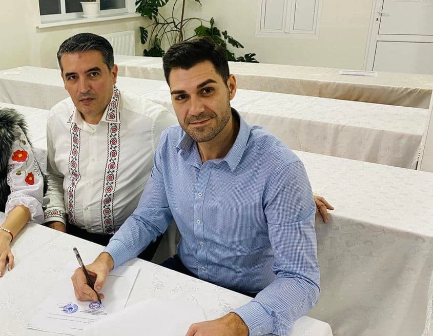 Florian Lixandru, la acel moment Secretar de Stat al Ministerului Educației din România, și Gabriel Dumitru, președintele asociației ARTIST, au participat împreună, pe 16 decembrie 2022, la o întâlnire organizată la Gimnaziul Domulgeni din Republica Moldova. Foto: Facebook/Gimnaziul Domulgeni