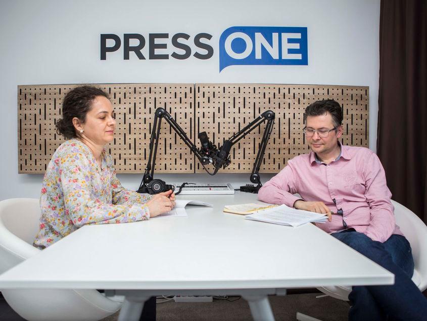 Oana și Mihai Demetriade (soț și soție) lucrează de ani buni la Consiliul Național pentru Studierea Arhivelor Securității (CNSAS). FOTO Octavian Coman