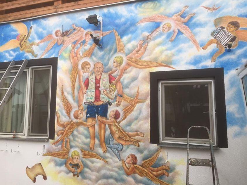 Pictura de pe peretele exterior al casei. Foto: Arhiva personală