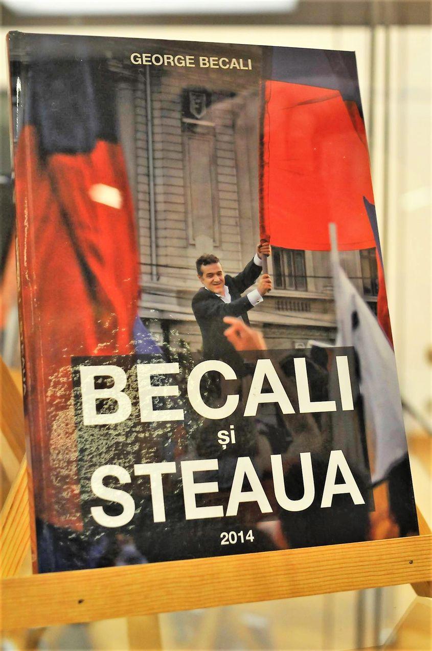 Una dintre cărțile publicate de George Becali din pușcărie.