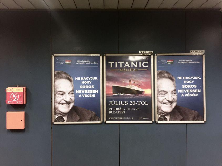 Panourile împotriva lui George Soros sunt amplasate şi la staţiile de metrou din Budapesta.