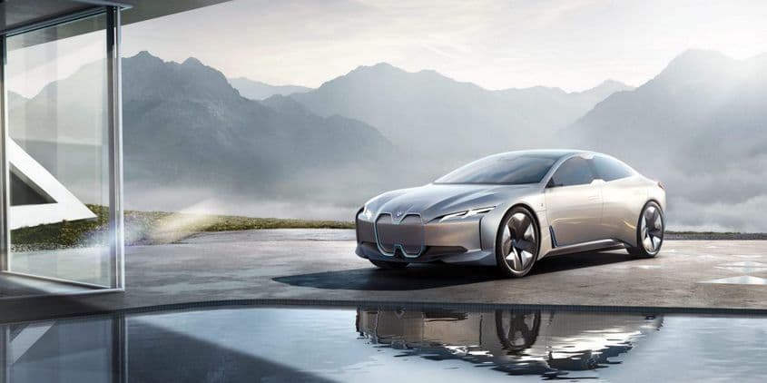 Conceptul „BMW i Vision Dynamics” va fi transpus într-un vehicul de serie în 2021: 100% electric, cu funcții autonome avansate care ajută șoferul în situațiile în care condusul este plictisitor.