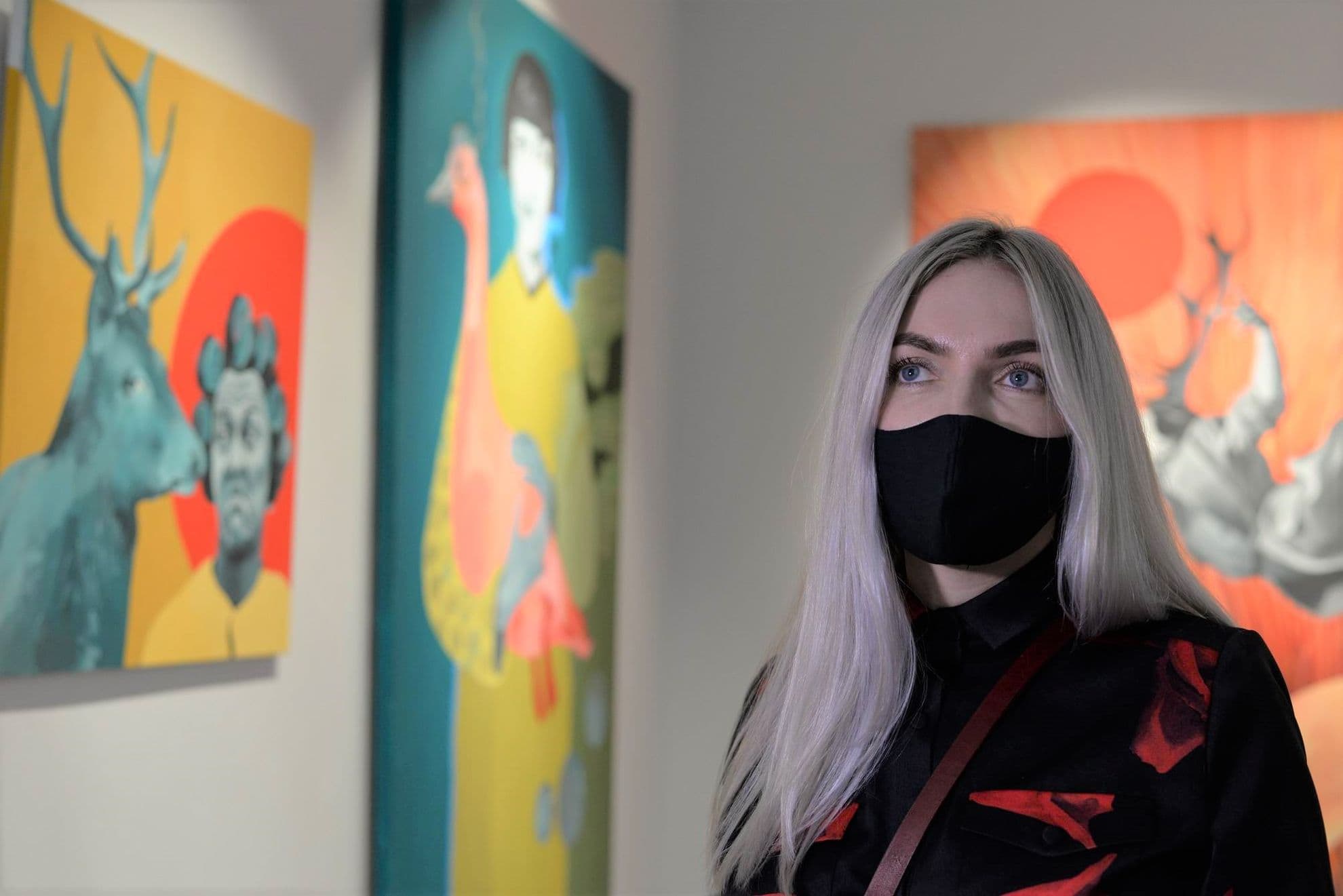 Artista Irina Greciuhina expune la galeria ARBOR. Foto Lucian Muntean