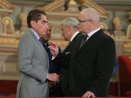 400, Coaliția specialilor. Gabriel Oprea, Adrian Năstase, Petre Roman, Teodor Meleșcanu, Eugen Nicolicea și alte câteva sute de foști parlamentari își vor înapoi pensiile speciale