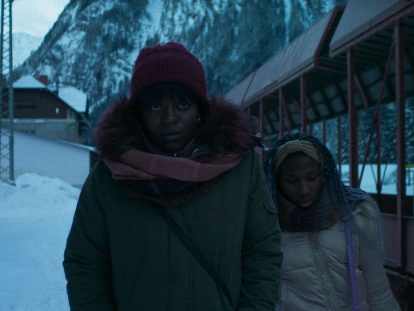 La primul său rol în cinema, Anwulika Alphonsus reușește să construiască unul dintre cele mai complexe personaje din filmele care vorbesc despre sclavia sexuală.