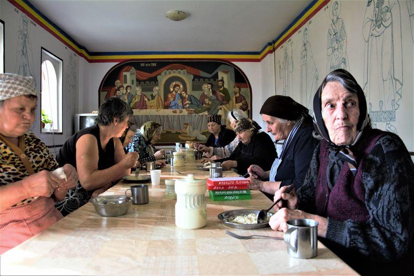 Misiunea preoților este să-i hrănească pe cei flămânzi.