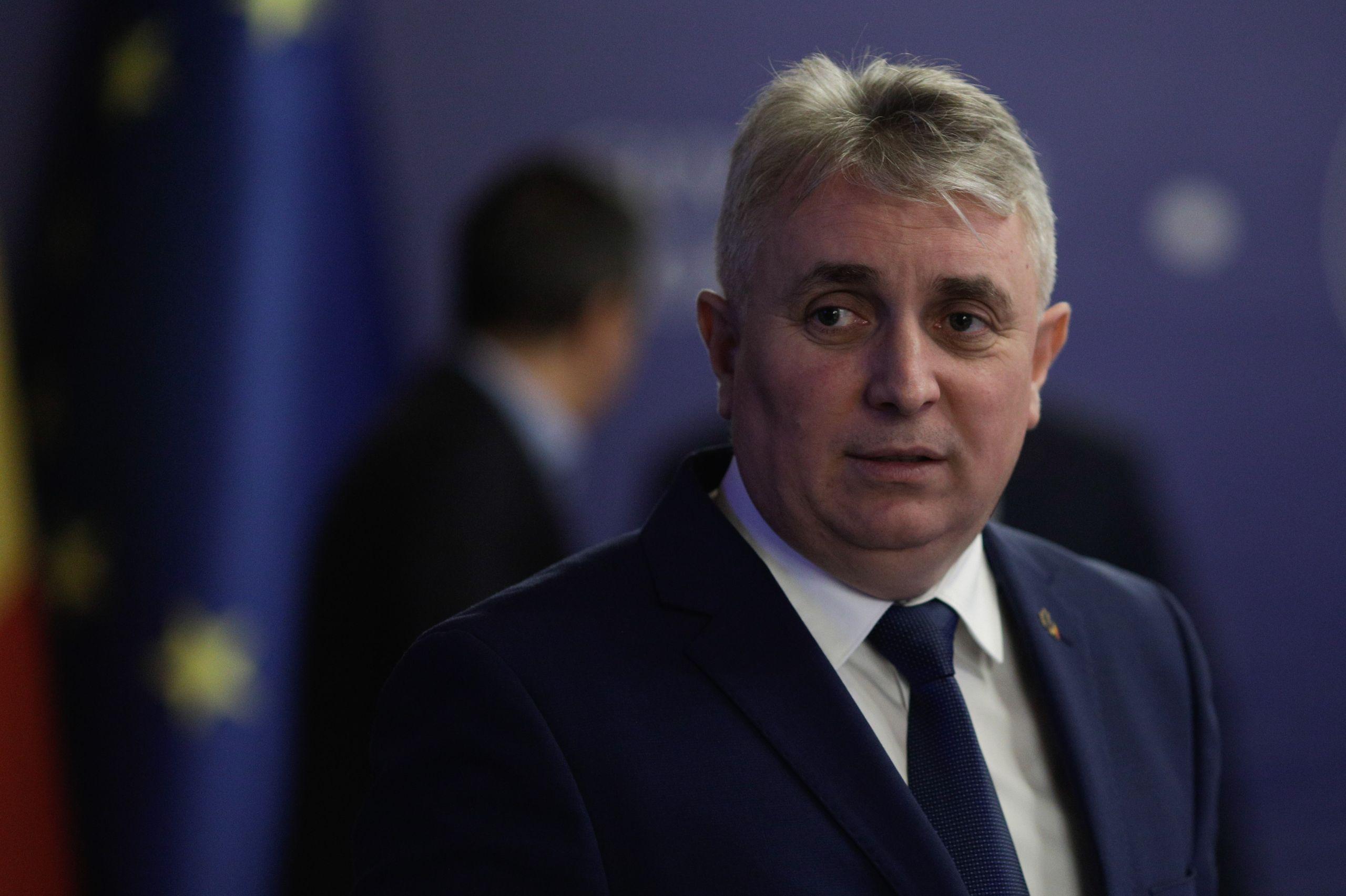 Lucian Bode, ministrul de Interne, contestă în instanță hotărârea prin care Comisia de Etică a Universității Babeș-Bolyai (UBB) s-a autosesizat în privința tezei sale de doctorat, cooptând în comisia de analiză a acuzațiilor de plagiat doi experți internaționali - unul de la Universitatea din Oxford și celălalt de la Universitatea din Huston. FOTO: OCTAV GANEA / INQUAM PHOTOS