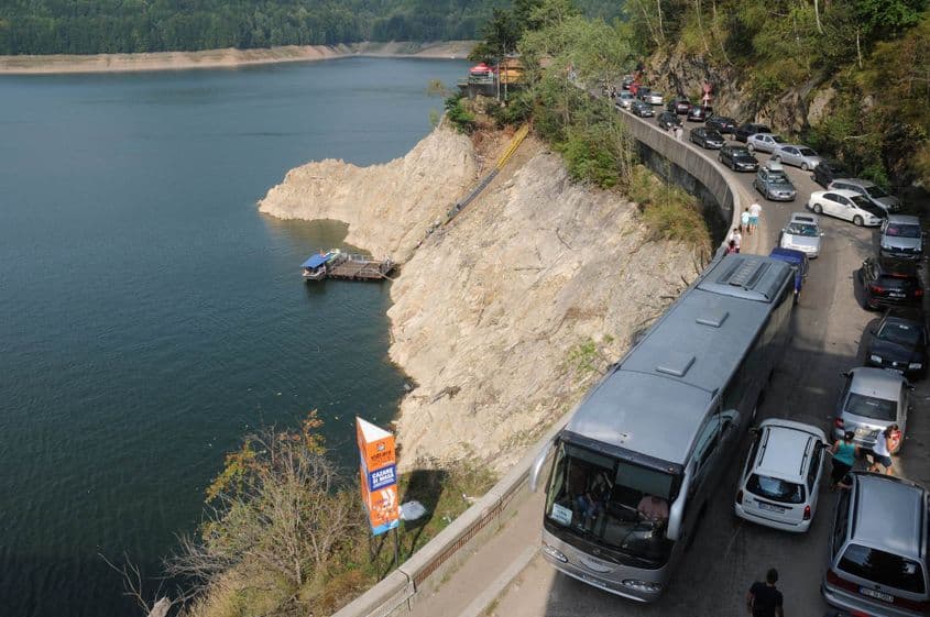 Circulație și parcări pe Transfăgărășan. Foto: Lucian Muntean