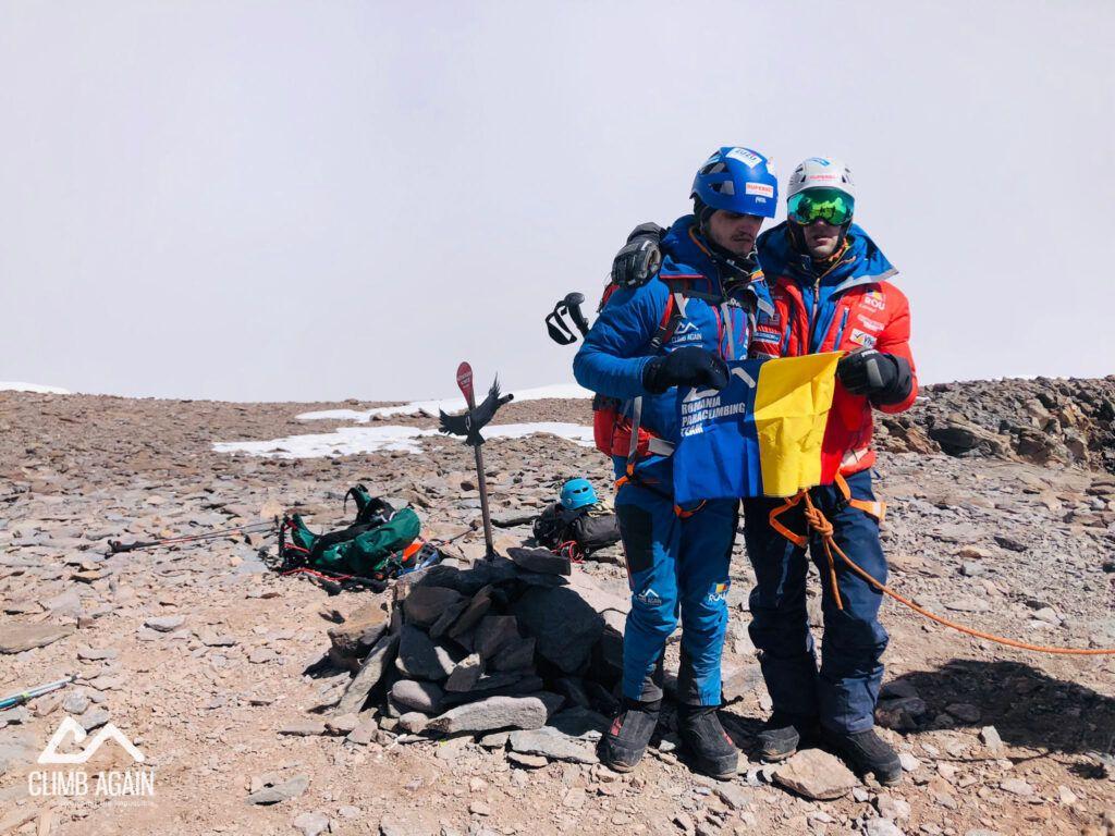 Premieră pentru România. Ascensiunea vârfului Aconcagua, realizată de sportivi nevăzători români. Foto: Climb Again