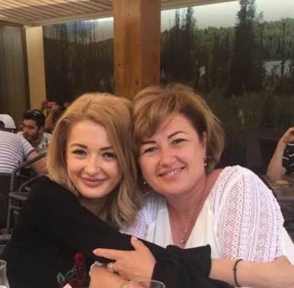 Stela Babău, președinta OFSD Bihor, și fiica sa Iolanda, detașată în Ministerul Sănătății. Foto: Facebook