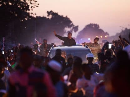 Cu candidatul pe drum: povestea unei campanii prezidențiale africane