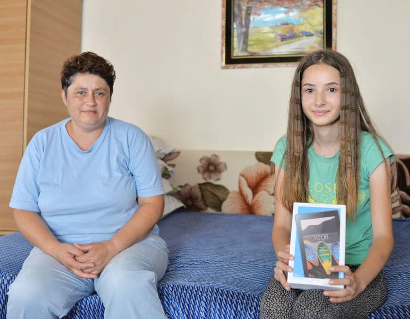 PressOne i-a făcut cadou Nicoletei o tabletă.