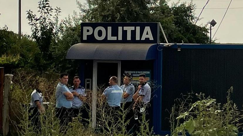 Echipaje mixte de politisti si jandarmi patruleaza in ture in Vama Veche
