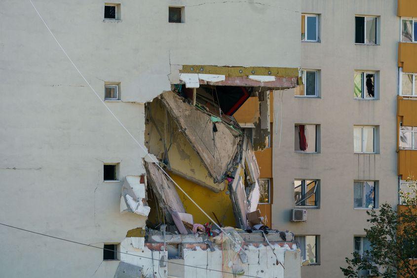 Urmările exploziei cauzate de o acumulare de gaze într-un bloc de locuințe din cartierul Rahova, București, 17 octombrie 2025. Inquam Photos / Tudor Pană