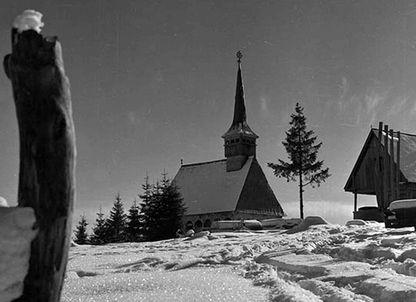 Incompatibilitatea dintre credință și comunism. Și strania lor apropiere