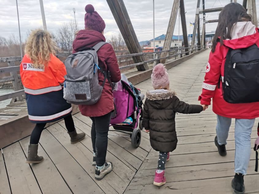 Puțin peste 100 de mii de persoane fugite de război au solicitat, oficial, protecție în România. foto: Safar Istvan