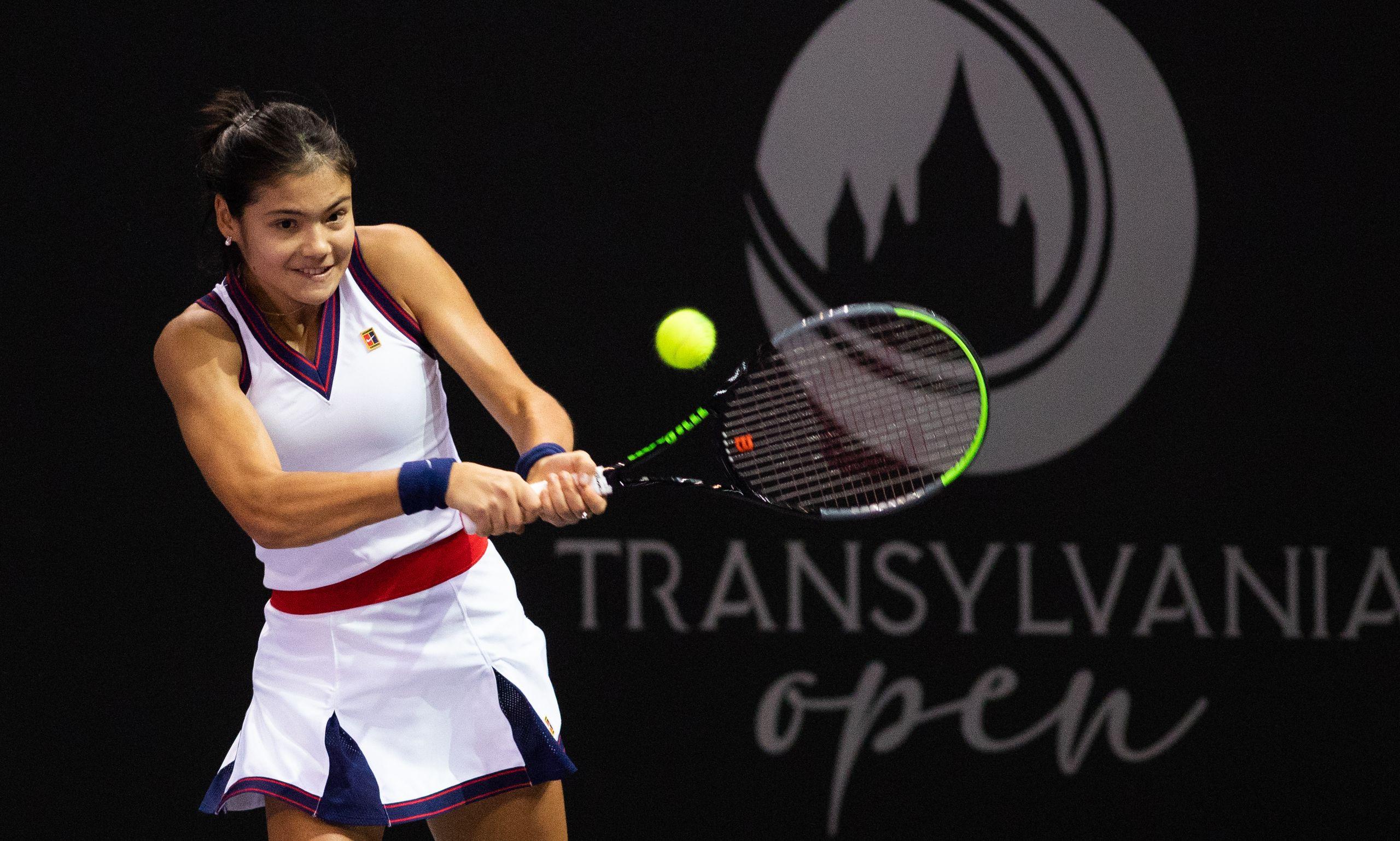 Emma Răducanu in timpul meciului disputat cu Marta Kostyuk in cadrul WTA Transylvania Open Tennis Tournament, Cluj-Napoca, 29 octombrie 2021. Inquam Photos / Melinda Nagy