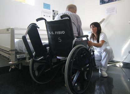 Persoanele cu dizabilități cer revenirea la scutirea de la plata impozitelor: „Deficitul bugetar este rezolvat prin mutarea presiunii către indivizi, inclusiv cei vulnerabili”