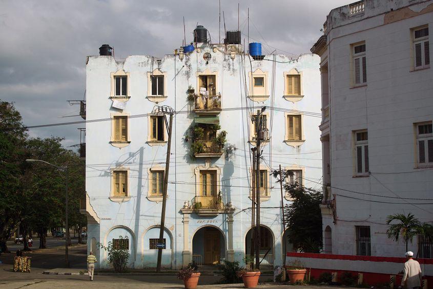 Bloc de apartamente în Havana, Cuba Foto: ID 444552704 | Cuba © Carole Jackson | Dreamstime.com