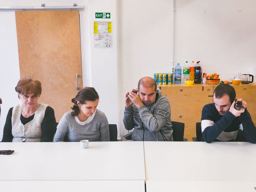 „Am folosit SeeYou de la început, înainte să reușesc să devin mai independent”, spune Vasi (al doilea din dreapta). Foto: Andreea Soare