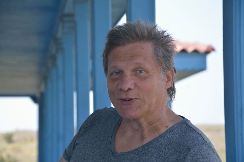 Jurilovca. Vânt puternic. Coafura rezistă.