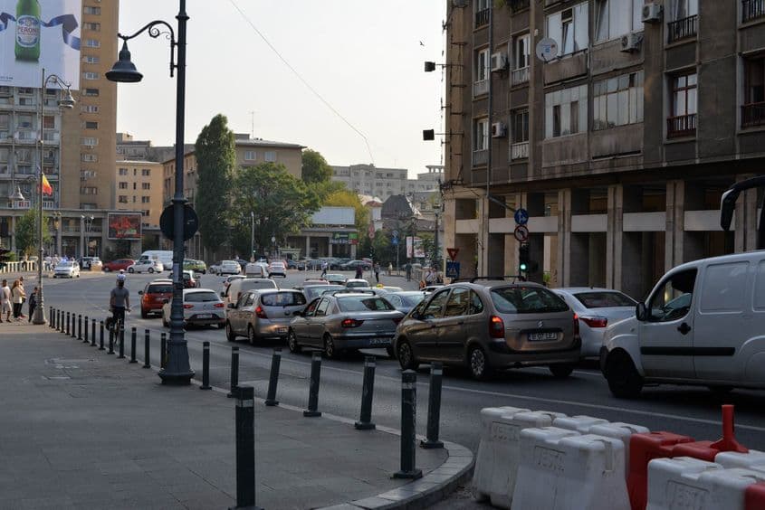 Aglomerație de mașini pe Calea Victoriei, pe sensul către Piața Națiunilor Unite. Foto: Lucian Muntean