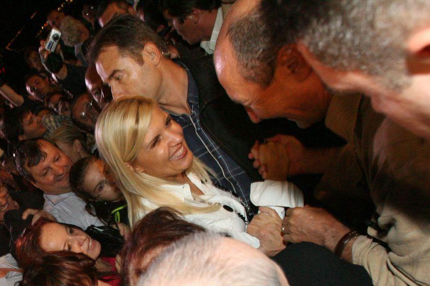 Traian Băsescu și Elena Udrea, în Piața Universității, în septembrie 2007. Foto: Arhiva Adevărul