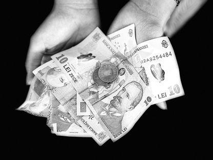 Singuri pe lume. Metoda prin care statul scapă de tinerii din plasament: poveștile celor care au primit educație financiară de 28 de lei pe lună