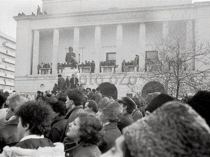 Revoluţia mea cu Buru, Dorel şi Ticuţă