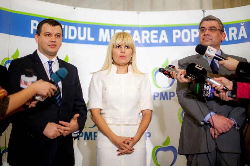 Eugen Tomac, Elena Udrea si Teodor Baconschi se pregatesc sustina declaratii de presa dupa sedinta Colegiului National al Partidului Miscarea Populara (PMP), la Palatul Parlamentului, in Bucuresti, luni, 17 februarie 2014. Foto: Ovidiu Micsik / Inquam Photos