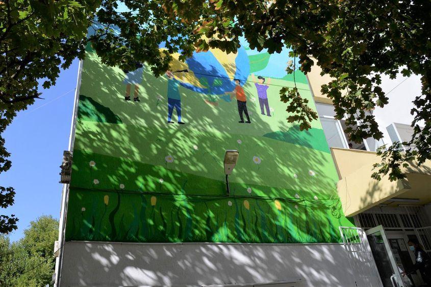 Desenul de pe peretele Școlii 128 a fost cel mai scump, prețul acestuia ridicându-se la 20.631 de euro. Foto: Lucian Muntean