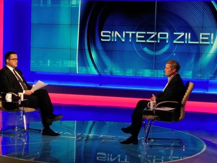 Discuția dintre Mihai Gâdea și Dacian Cioloș a fost urmărită de circa 700.000 de români. Captură TV