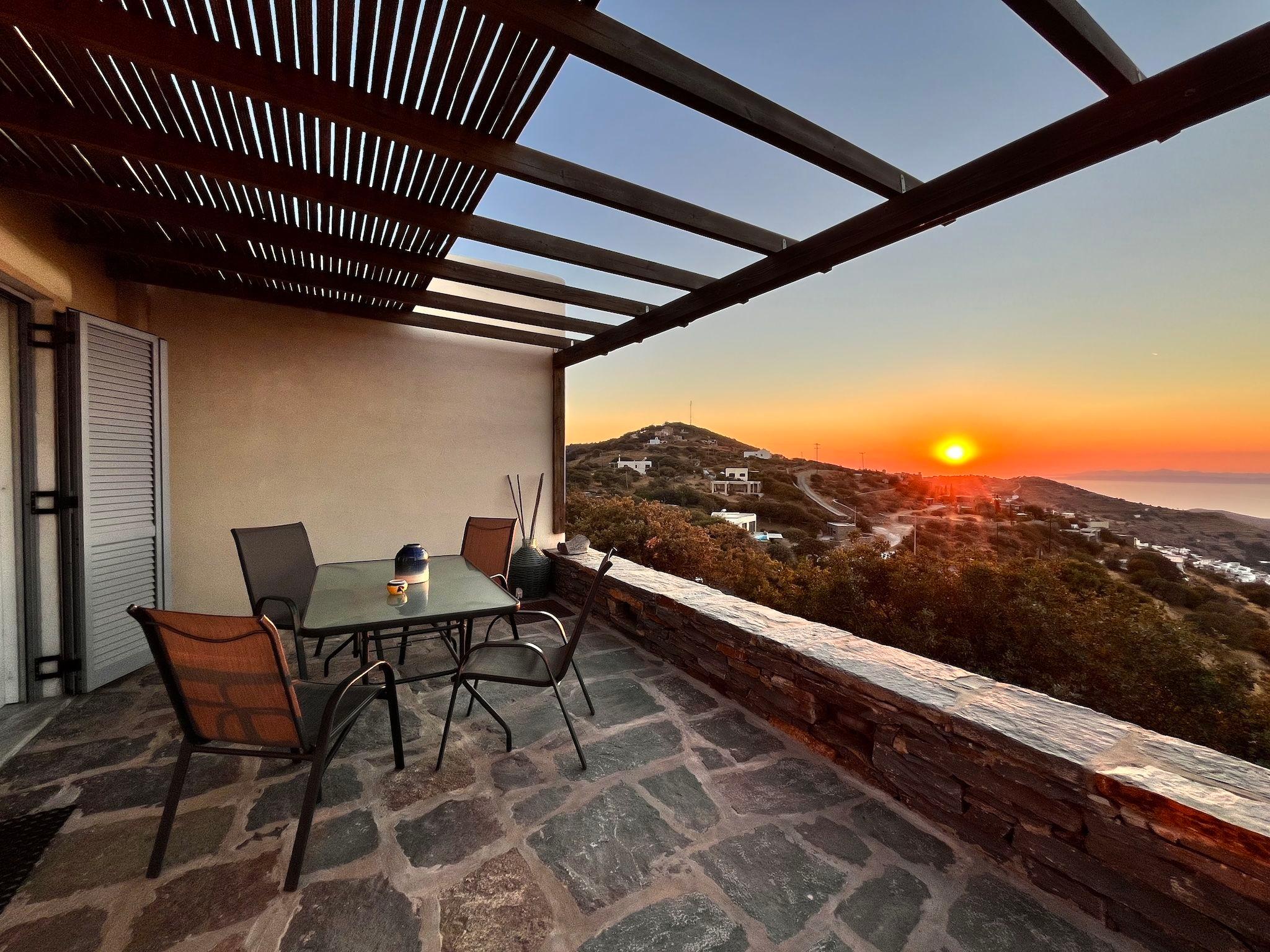 Apus în Kea, una din insulele unde chora e în vârful muntelui, nu în port. Foto: Ioana Epure