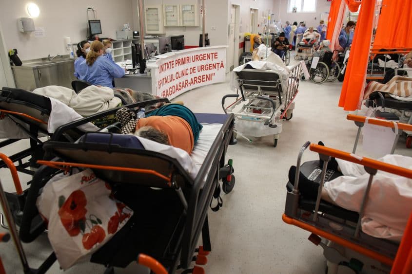 Între timp, nu doar secțiile ATI, dar și unitățile de primiri urgențe din spitale sunt supraaglomerate, cu mult peste capacitate. Foto: Inquam Photos