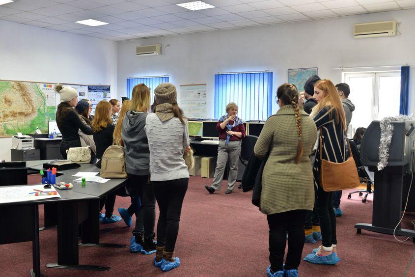 Studenți în vizită la sediul Administrației Naționale de Meteorologie