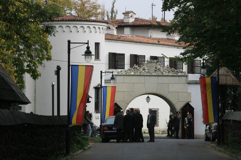 Intrarea în Palatul Elisabeta.