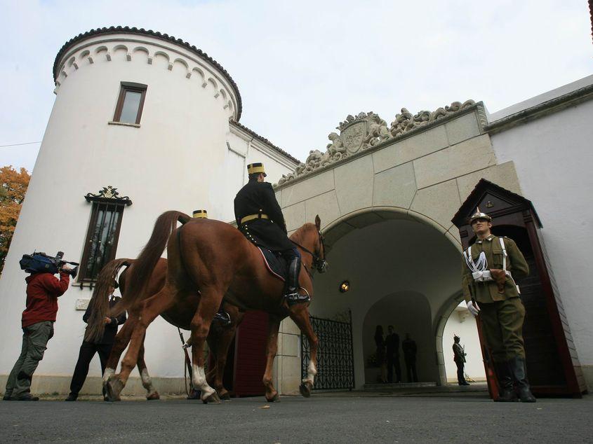 Intrarea în Palatul Elisabeta. Foto: Lucian Muntean