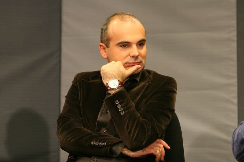 Rareş Bogdan realizează emisiunea "Jocuri de putere" la Realitatea TV. Foto: Ziua de Cluj